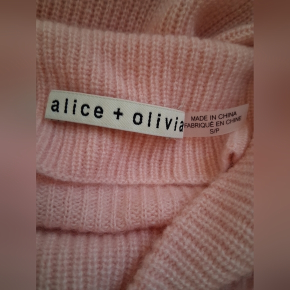 Alice + Olivia Cashmere Soft Pink Sweater Size Small - Picture 3 of 6
